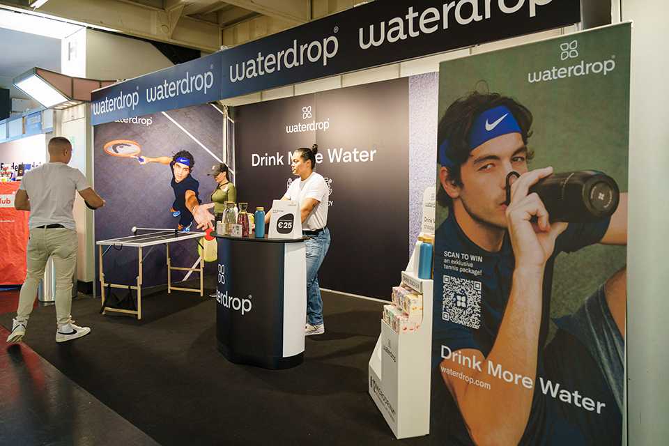 Waterdrop Stand bei ERSTE BANK OPEN. Tennis, Wasser, Sport.