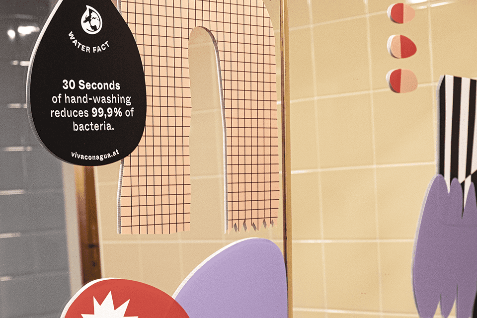 Viva con Agua: Toilette-Design mit Info zum Händewaschen. 30 Sek. reduzieren Bakterien. #FORWARD #Wasser #Hygiene