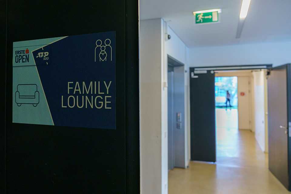 ERSTE BANK Open: Schild zur Family Lounge. ATP 500 Turnier in Wien.